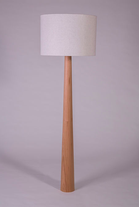 lampara de pie bill con base de madera maciza torneada