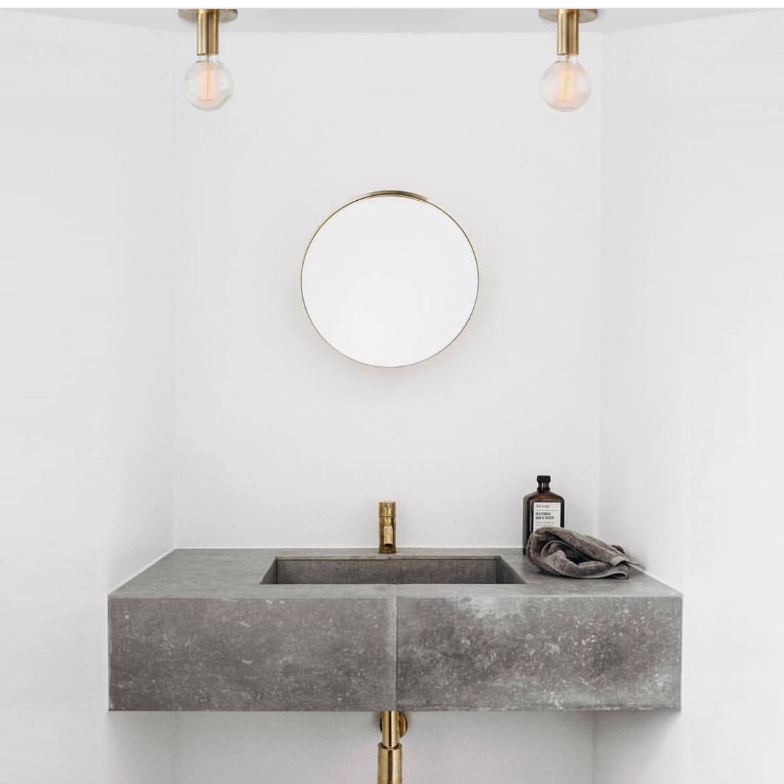 aplique_de_pared_o_lampara_de_techo_con_lampara_de_filamento_coco_en_ambiente