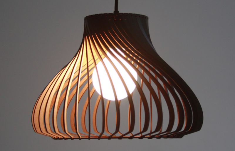 Lámpara colgante Maga fabricada en madera (varios colores) Boutique