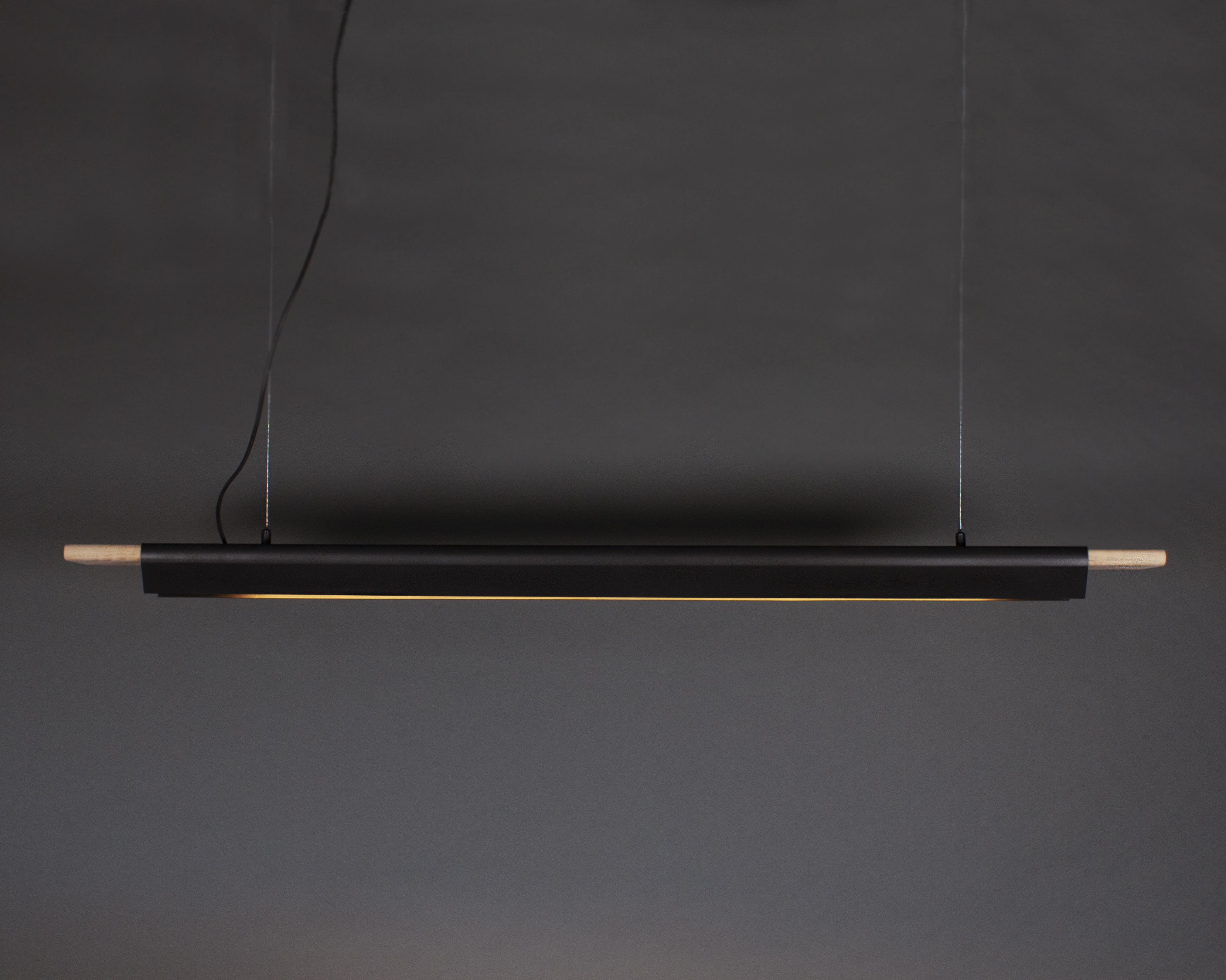 Luminaria led lineal Sky fabricada en madera y metal - Boutique de Luz