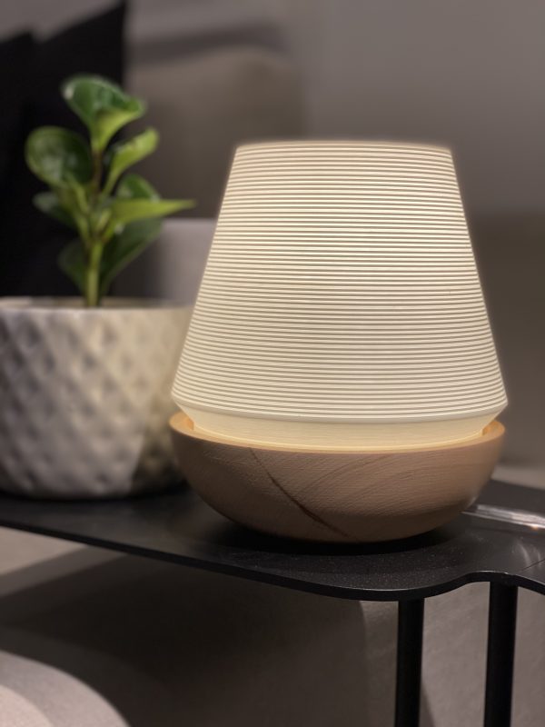 Velador Iggy Mini con base de madera maciza torneada y pantalla impresa