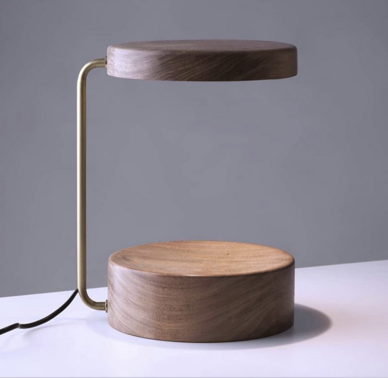 Velador Wood Bed de madera maciza torneada - Boutique de Luz