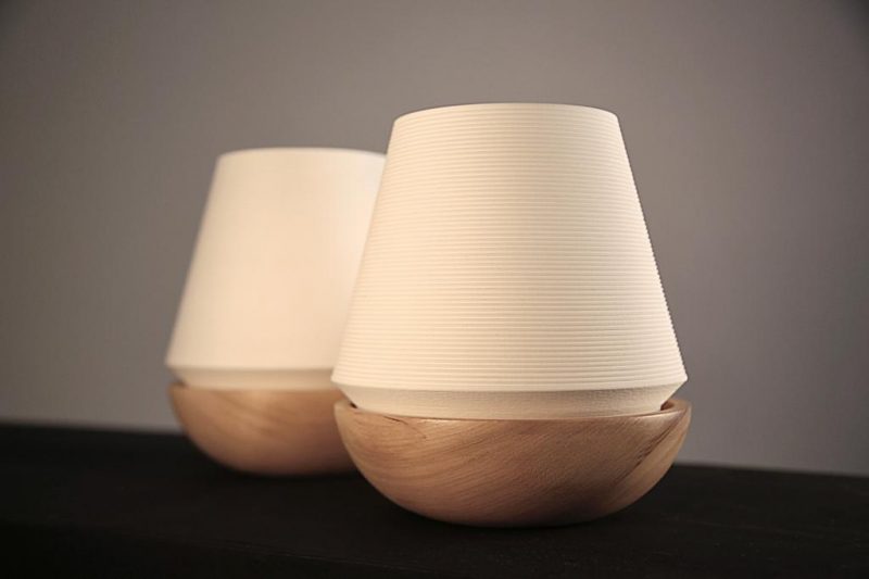 Velador Iggy Mini con base de madera maciza torneada y pantalla impresa